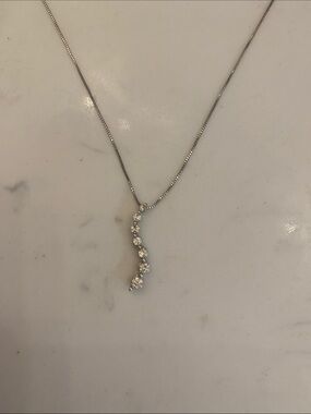 14K Solid White Gold Graduated 7-Stone Journey Pendant Necklace